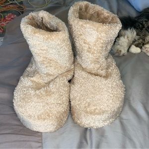 Heated house shoes NWOT | pale pink heated slippers wintertime shoe | size large